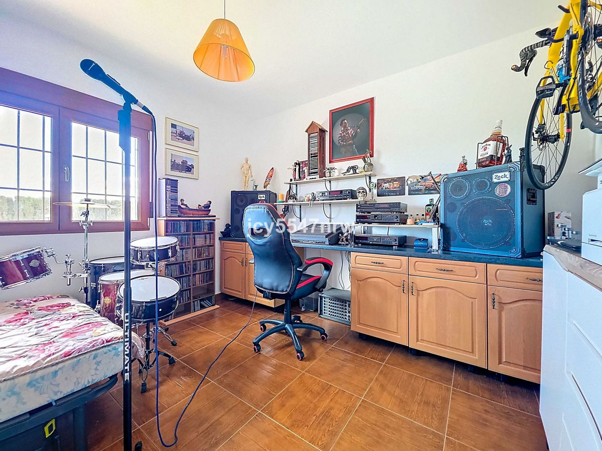 4 Bed Townhouse for sale in Pinoso Costa Blanca, Alicante, Spain