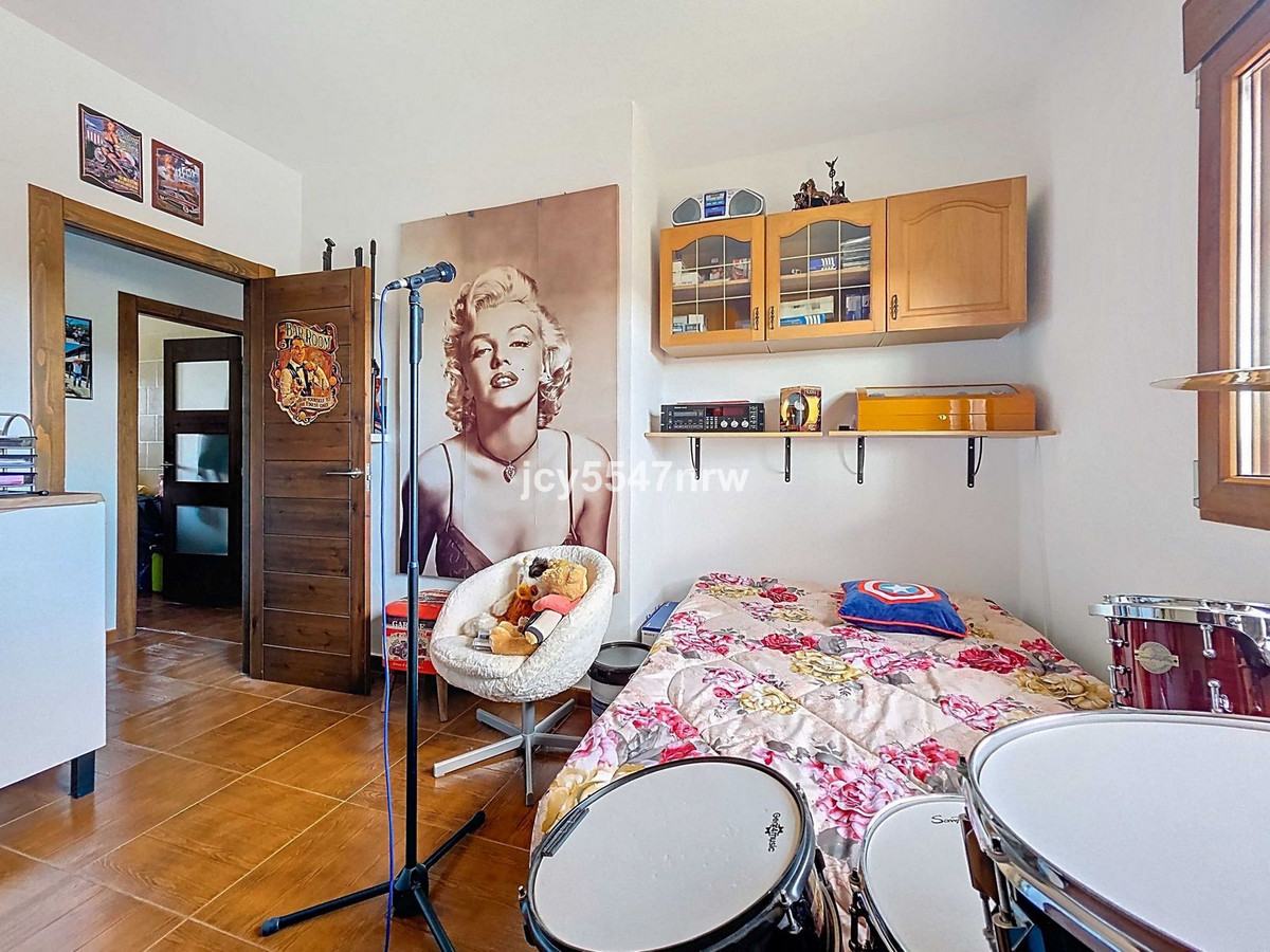 4 Bed Townhouse for sale in Pinoso Costa Blanca, Alicante, Spain