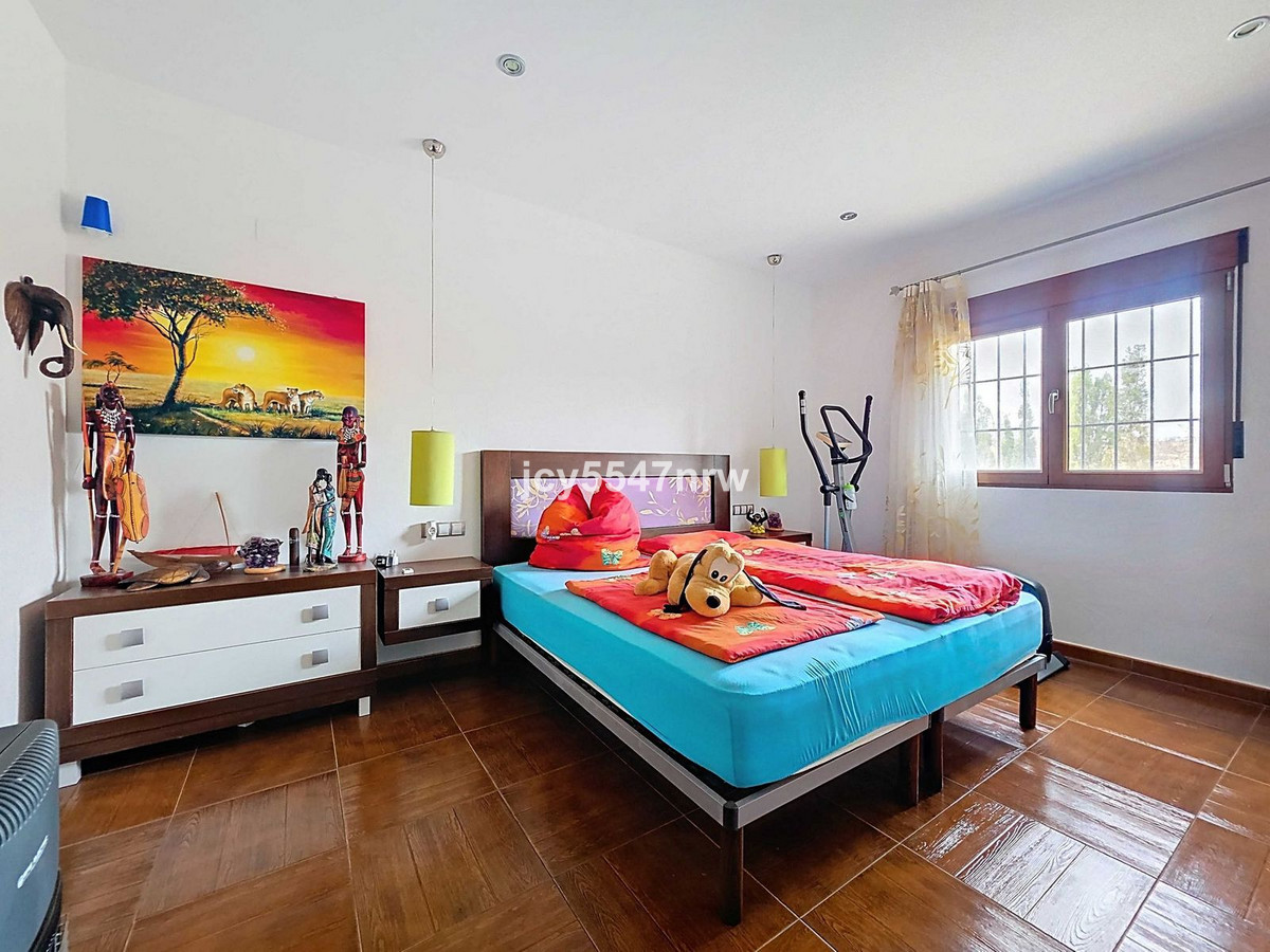 4 Bed Townhouse for sale in Pinoso Costa Blanca, Alicante, Spain
