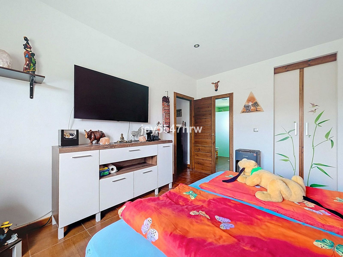 4 Bed Townhouse for sale in Pinoso Costa Blanca, Alicante, Spain
