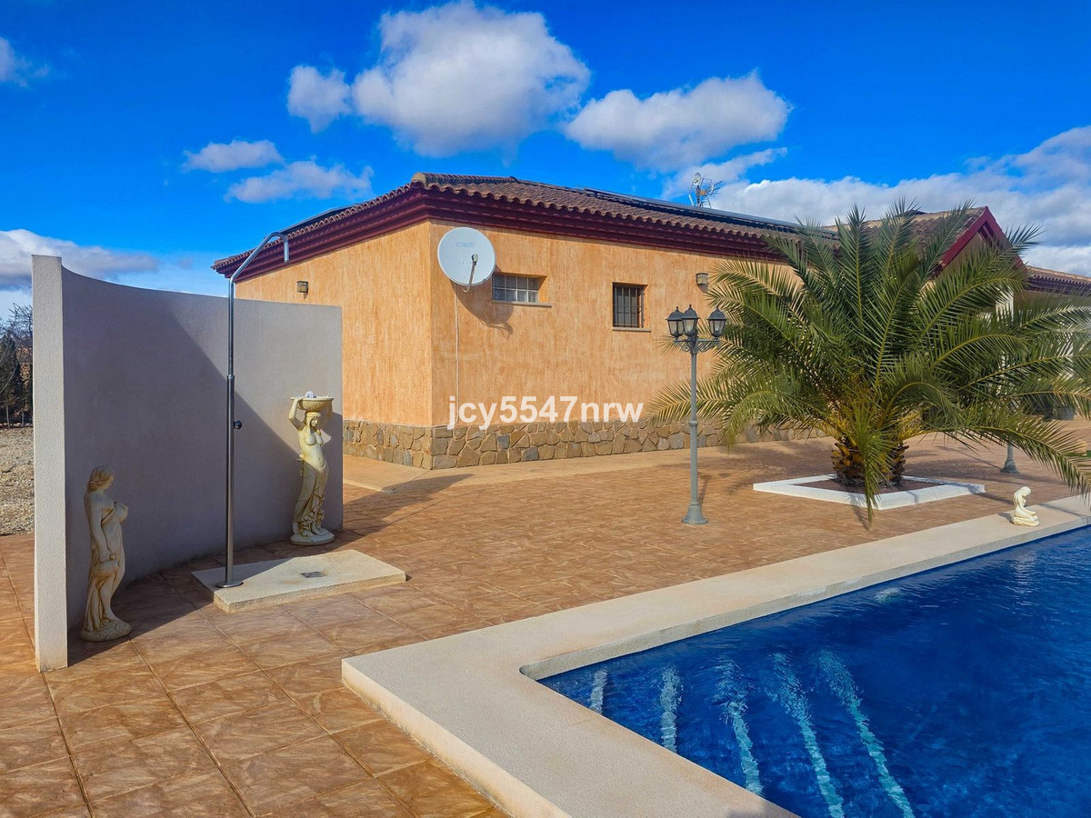 4 Bed Townhouse for sale in Pinoso Costa Blanca, Alicante, Spain