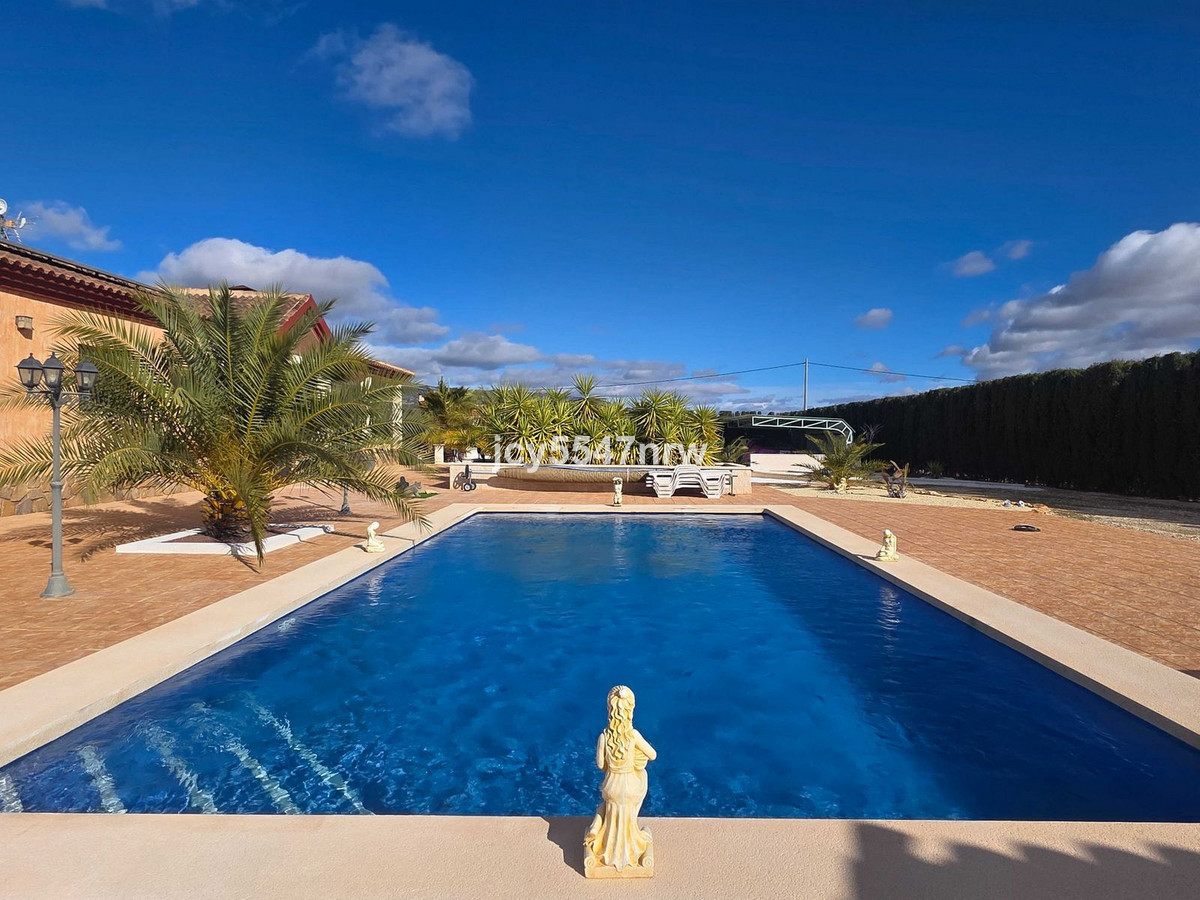 4 Bed Townhouse for sale in Pinoso Costa Blanca, Alicante, Spain