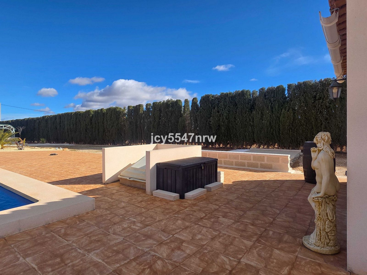 4 Bed Townhouse for sale in Pinoso Costa Blanca, Alicante, Spain