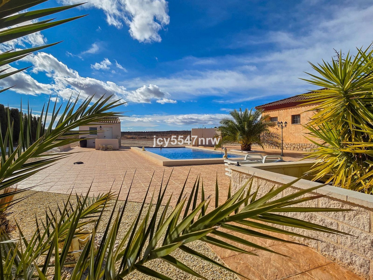 4 Bed Townhouse for sale in Pinoso Costa Blanca, Alicante, Spain