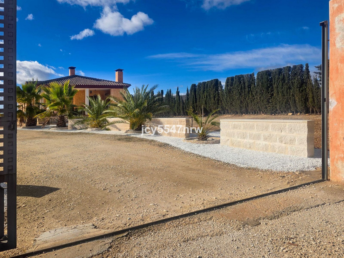 4 Bed Townhouse for sale in Pinoso Costa Blanca, Alicante, Spain