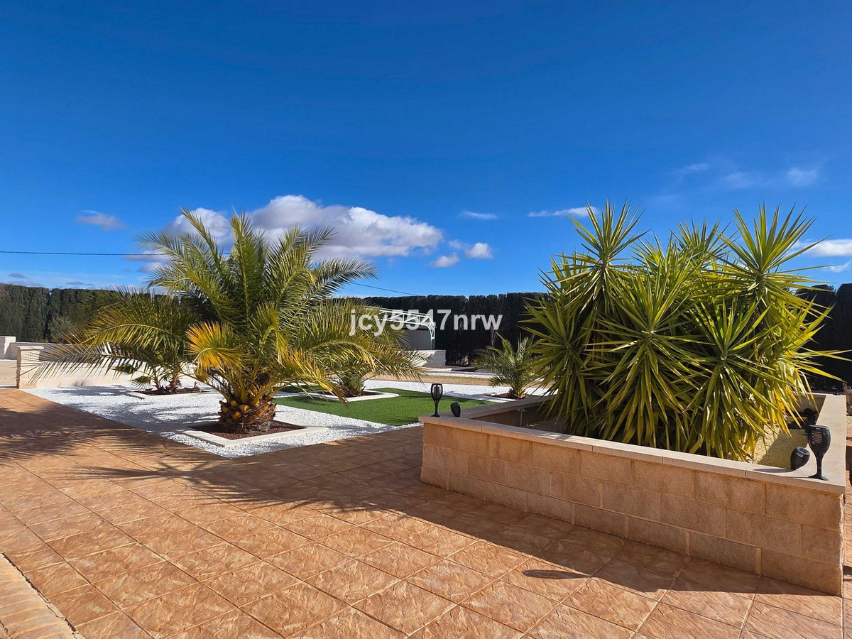 4 Bed Townhouse for sale in Pinoso Costa Blanca, Alicante, Spain