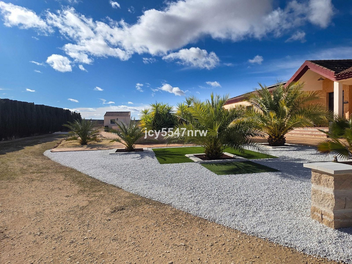 4 Bed Townhouse for sale in Pinoso Costa Blanca, Alicante, Spain