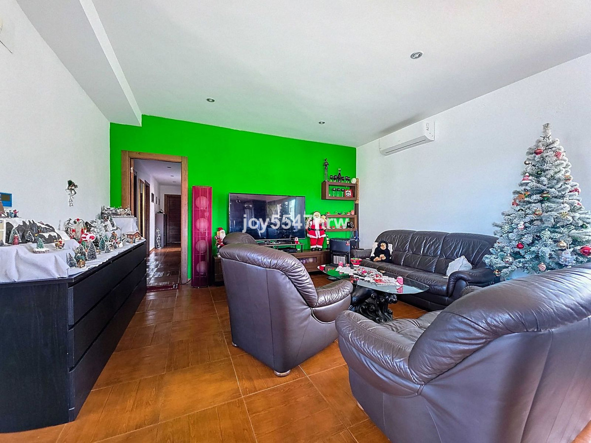 4 Bed Townhouse for sale in Pinoso Costa Blanca, Alicante, Spain