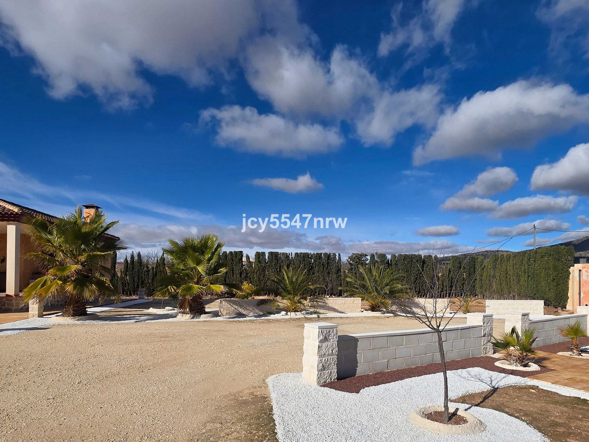 4 Bed Townhouse for sale in Pinoso Costa Blanca, Alicante, Spain