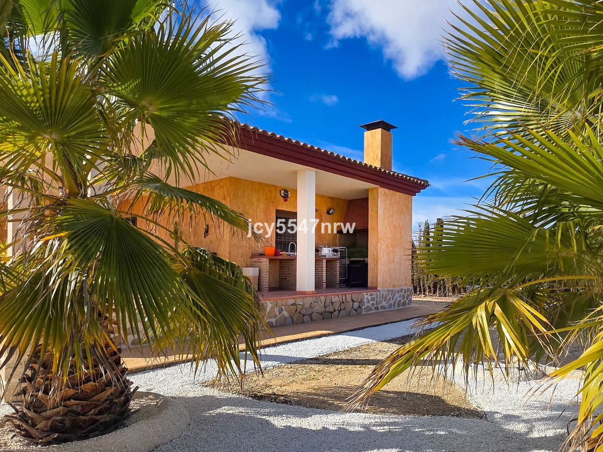 4 Bed Townhouse for sale in Pinoso Costa Blanca, Alicante, Spain