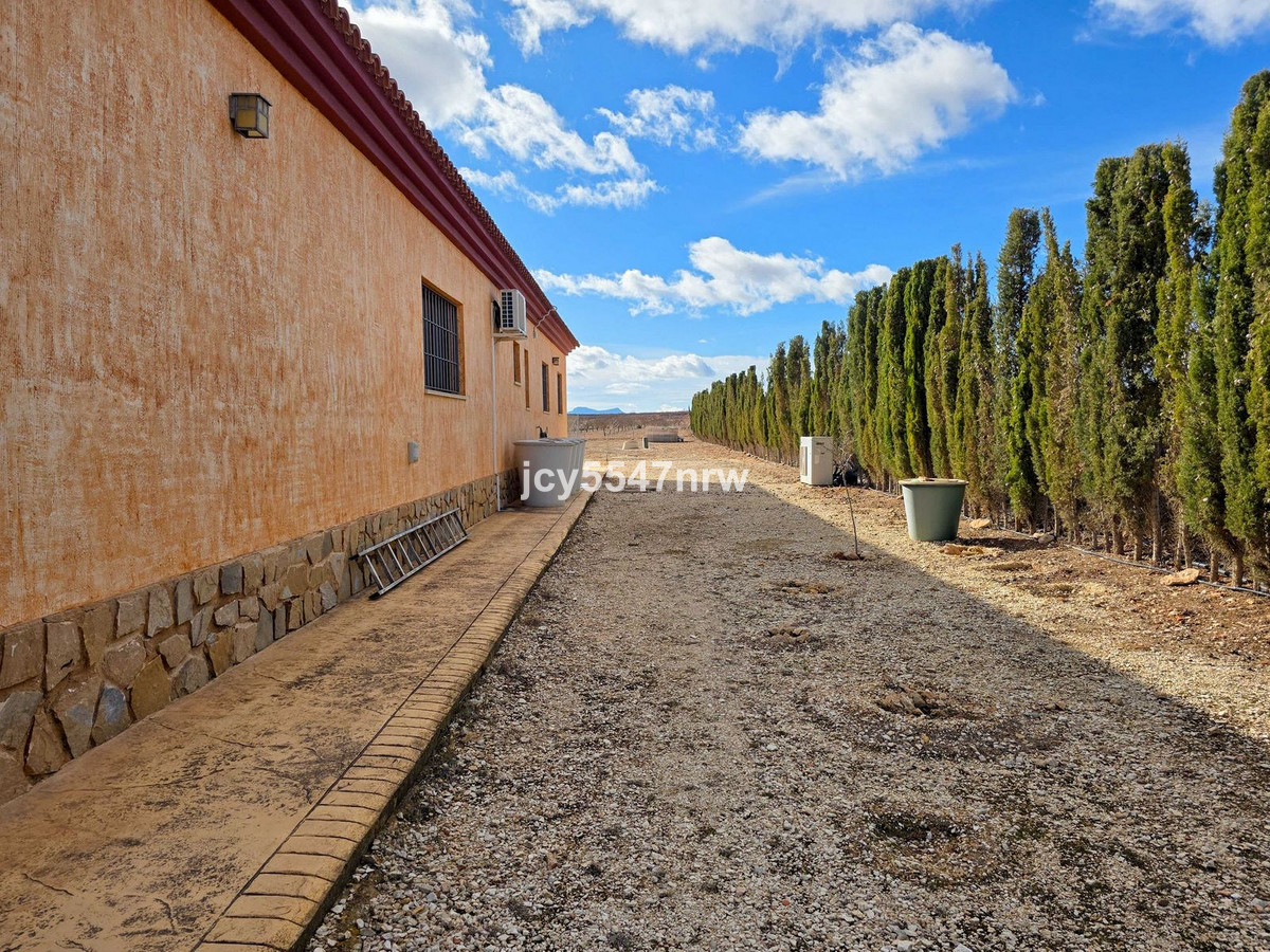 4 Bed Townhouse for sale in Pinoso Costa Blanca, Alicante, Spain