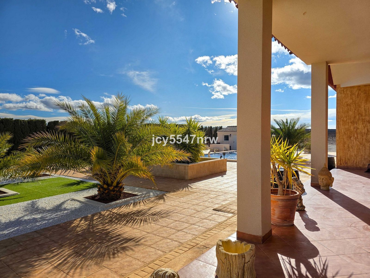 4 Bed Townhouse for sale in Pinoso Costa Blanca, Alicante, Spain