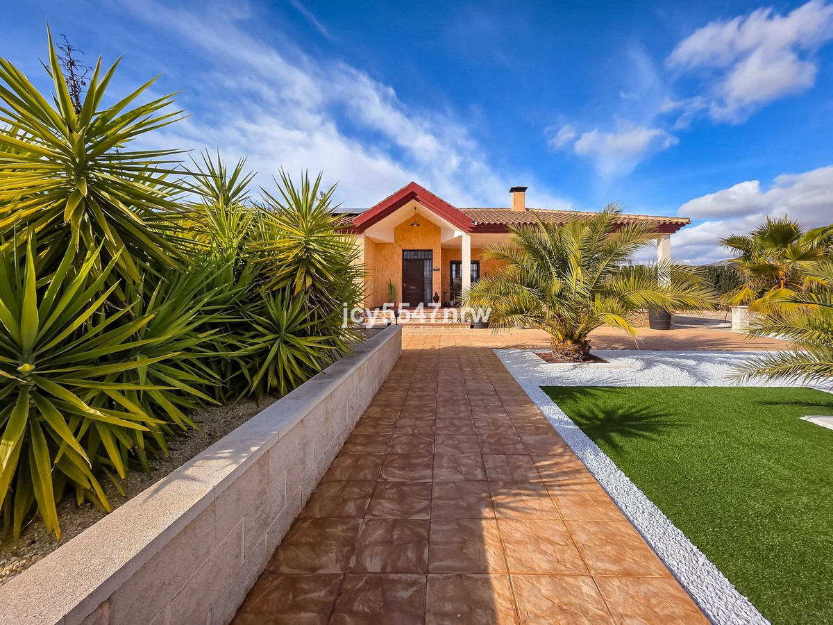 4 Bed Townhouse for sale in Pinoso Costa Blanca, Alicante, Spain