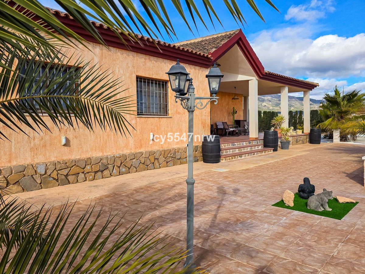 4 Bed Townhouse for sale in Pinoso Costa Blanca, Alicante, Spain