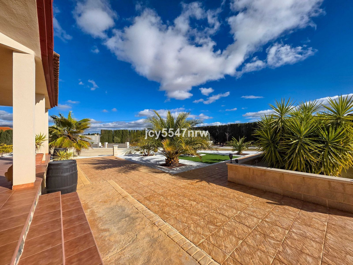 4 Bed Townhouse for sale in Pinoso Costa Blanca, Alicante, Spain