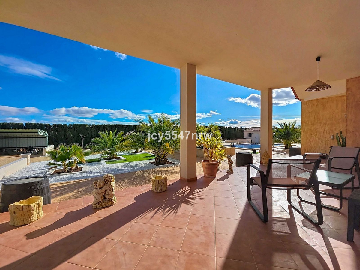 4 Bed Townhouse for sale in Pinoso Costa Blanca, Alicante, Spain