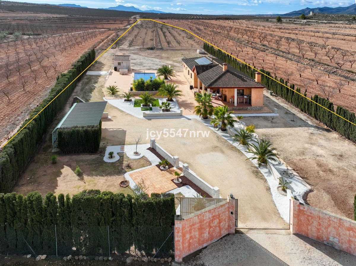 4 Bed Townhouse for sale in Pinoso Costa Blanca, Alicante, Spain