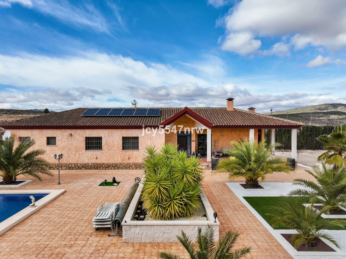 4 Bed Townhouse for sale in Pinoso Costa Blanca, Alicante, Spain