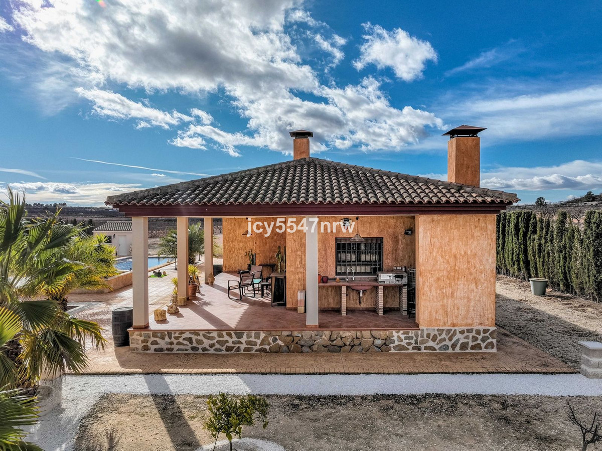 4 Bed Townhouse for sale in Pinoso Costa Blanca, Alicante, Spain