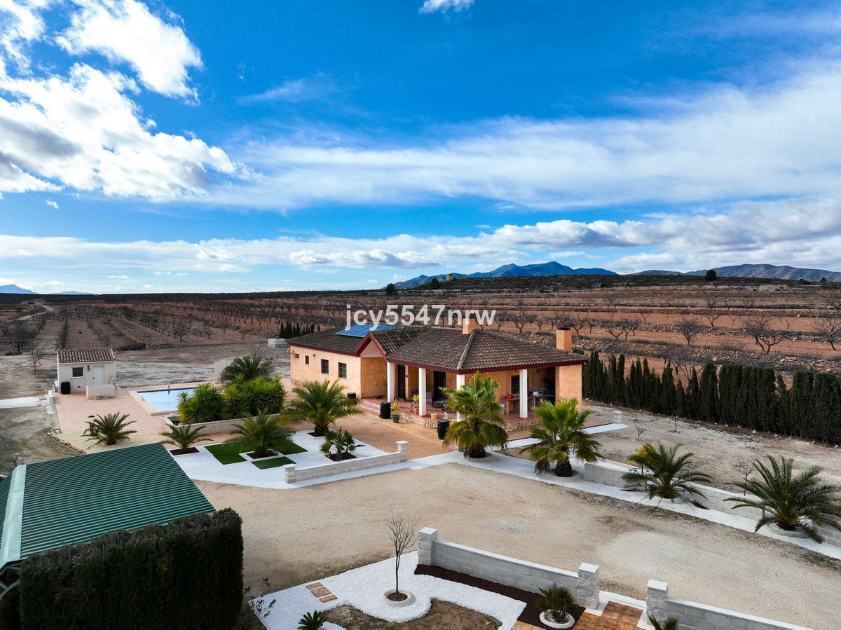 4 Bed Townhouse for sale in Pinoso Costa Blanca, Alicante, Spain