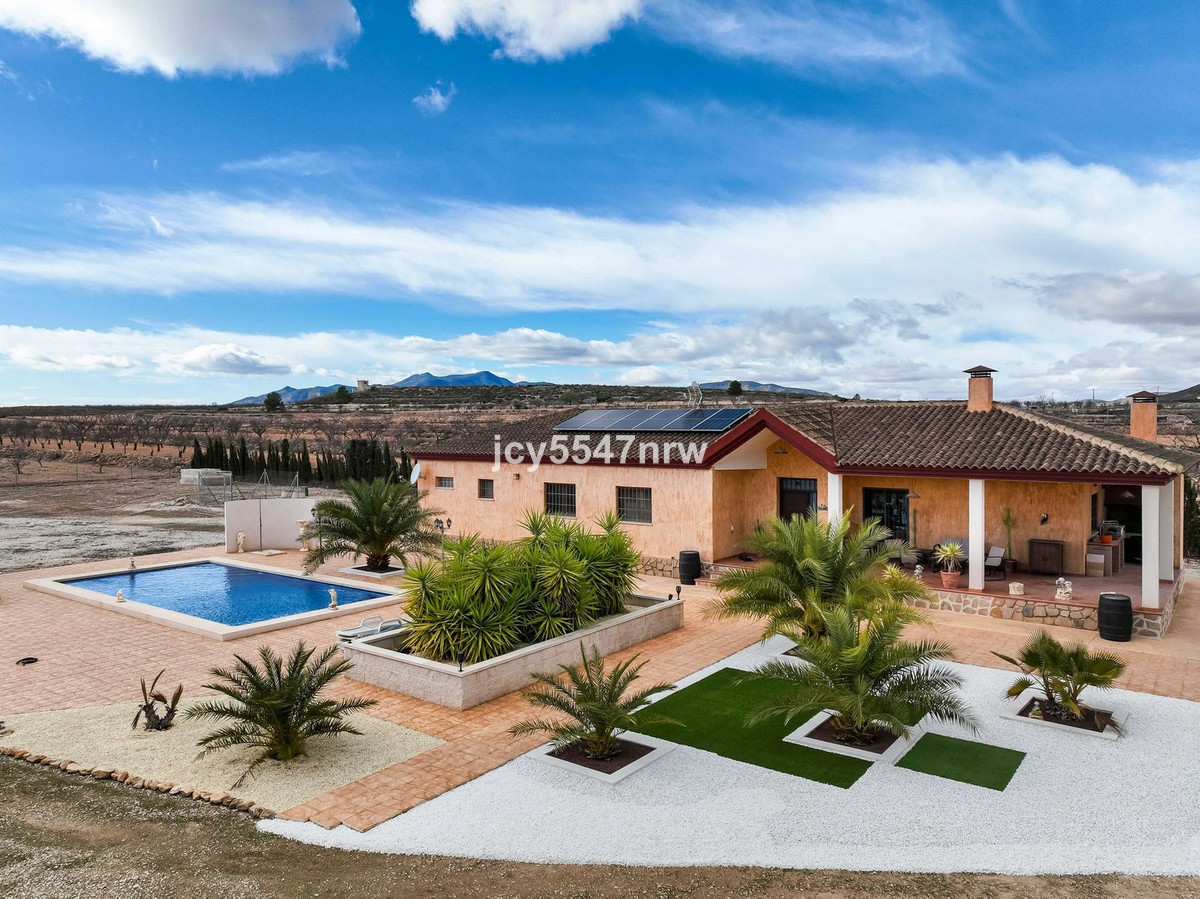 4 Bed Townhouse for sale in Pinoso Costa Blanca, Alicante, Spain