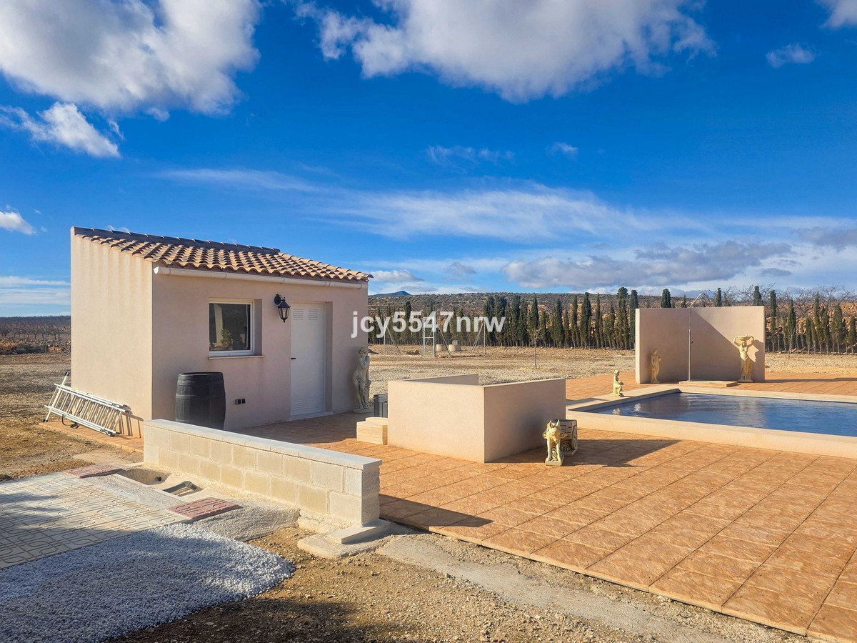 4 Bed Townhouse for sale in Pinoso Costa Blanca, Alicante, Spain