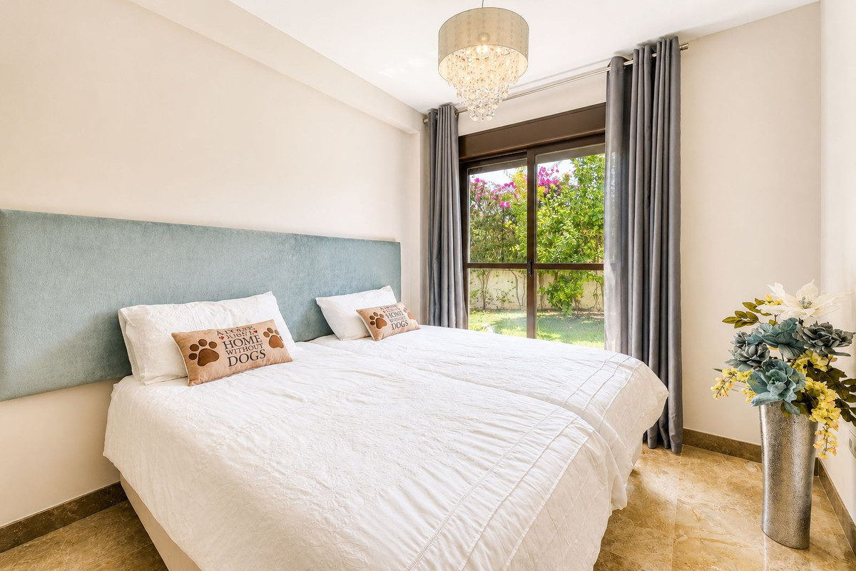 2 Bed Apartment for sale in Estepona Costa Del Sol, Málaga, Spain
