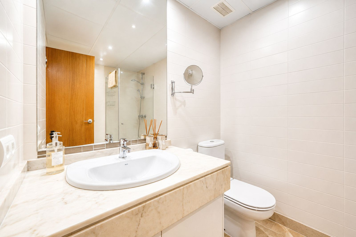 2 Bed Apartment for sale in Estepona Costa Del Sol, Málaga, Spain