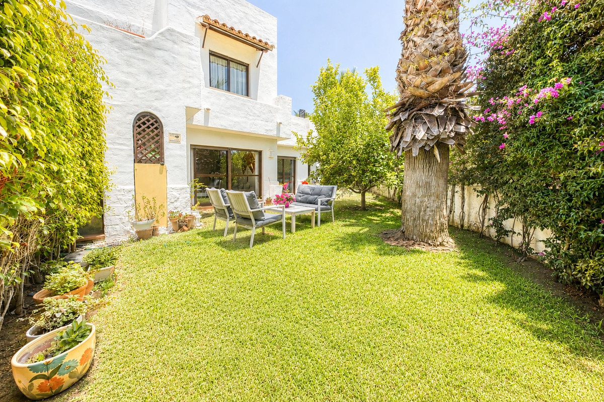 2 Bed Apartment for sale in Estepona Costa Del Sol, Málaga, Spain