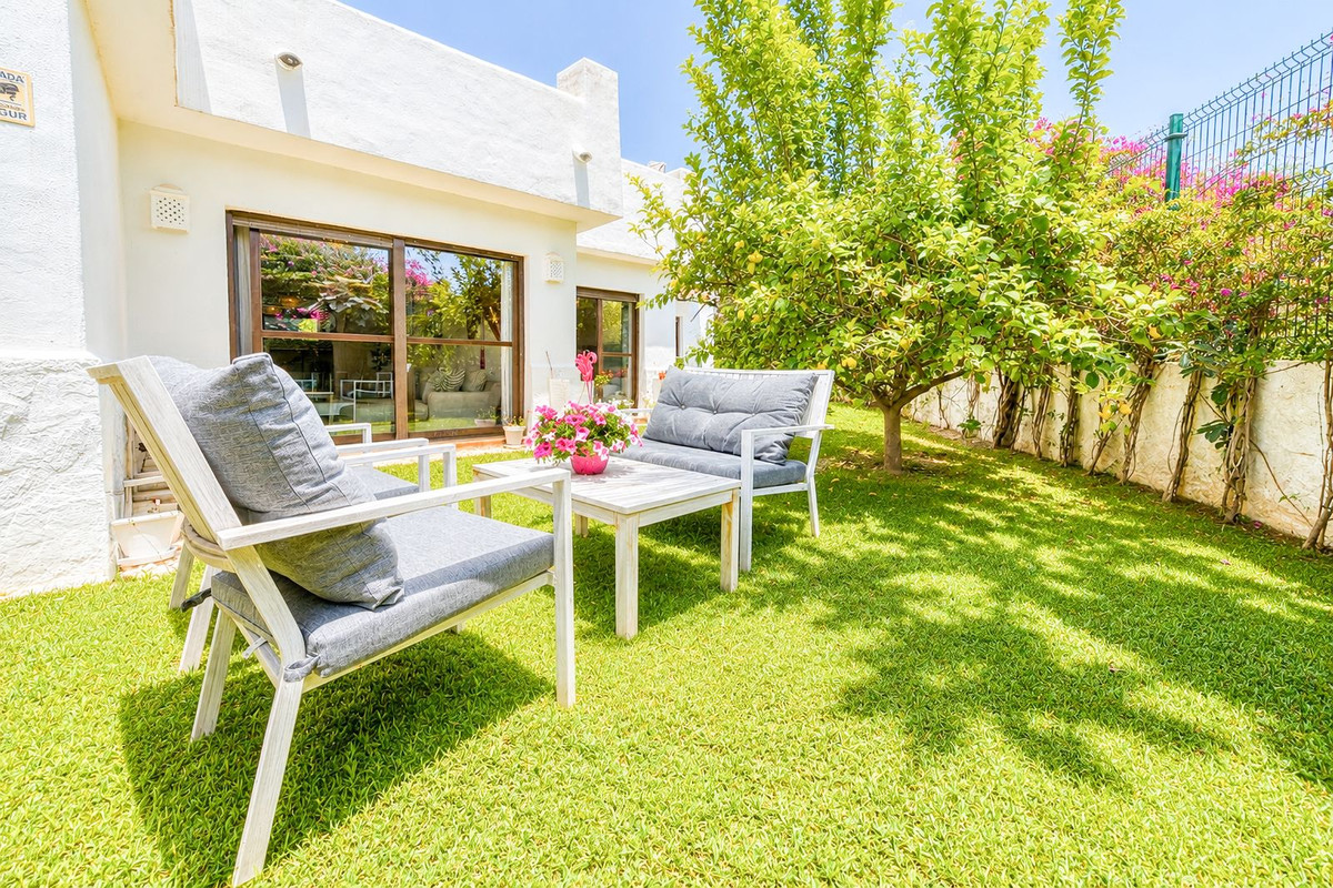 2 Bed Apartment for sale in Estepona Costa Del Sol, Málaga, Spain