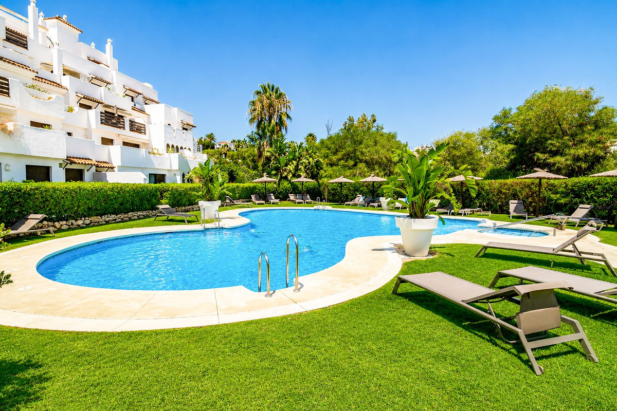 2 Bed Apartment for sale in Estepona Costa Del Sol, Málaga, Spain