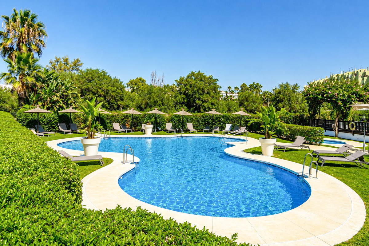 2 Bed Apartment for sale in Estepona Costa Del Sol, Málaga, Spain