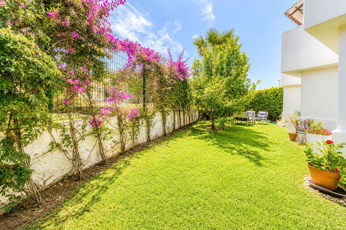 2 Bed Apartment for sale in Estepona Costa Del Sol, Málaga, Spain