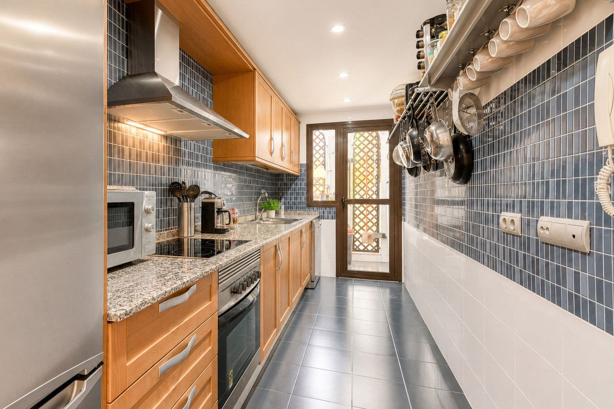2 Bed Apartment for sale in Estepona Costa Del Sol, Málaga, Spain