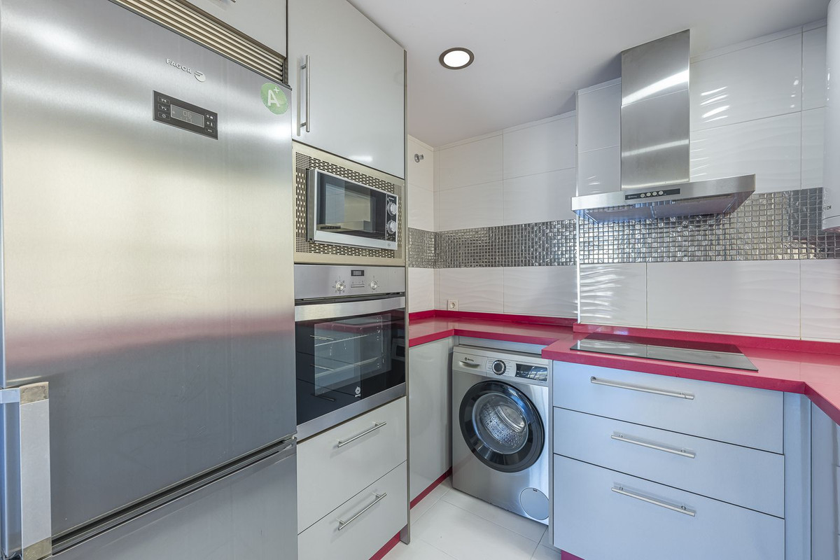 Se vende Apartamento Planta Media de 3 dormitorios en Costa Del Sol, Málaga, España