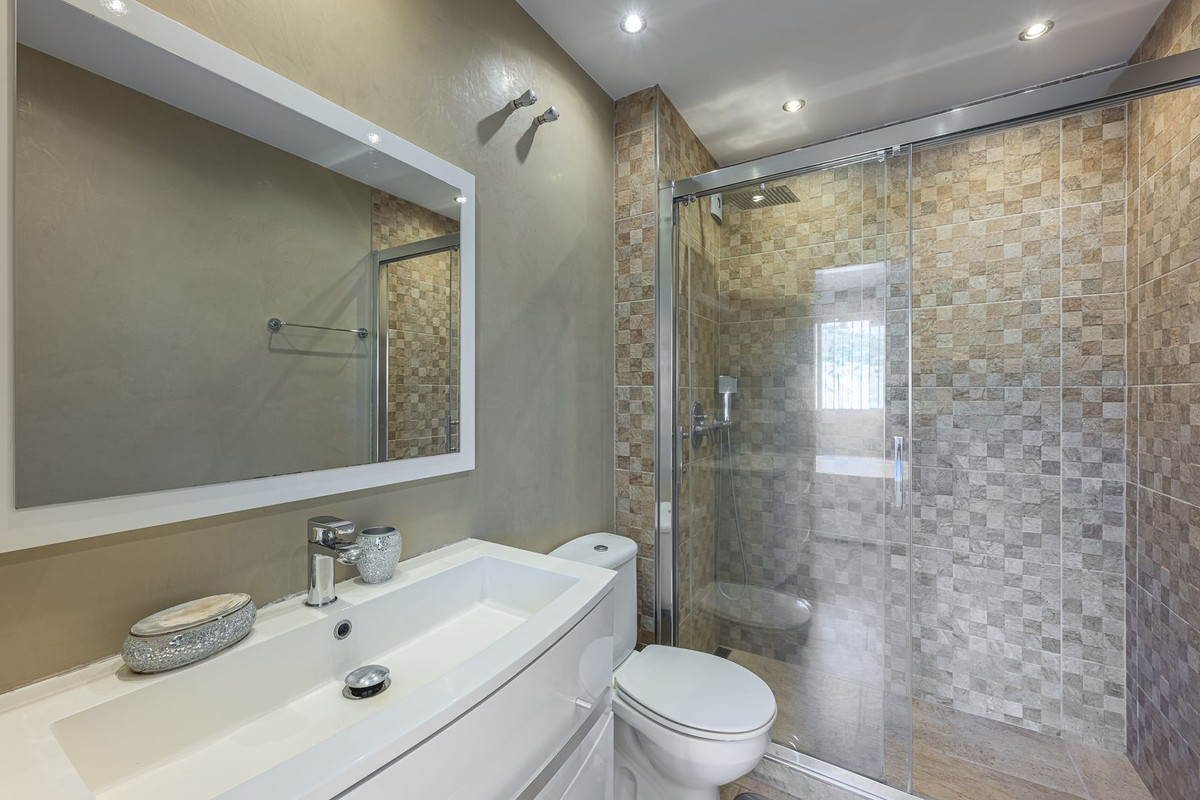 Se vende Apartamento Planta Media de 3 dormitorios en Costa Del Sol, Málaga, España