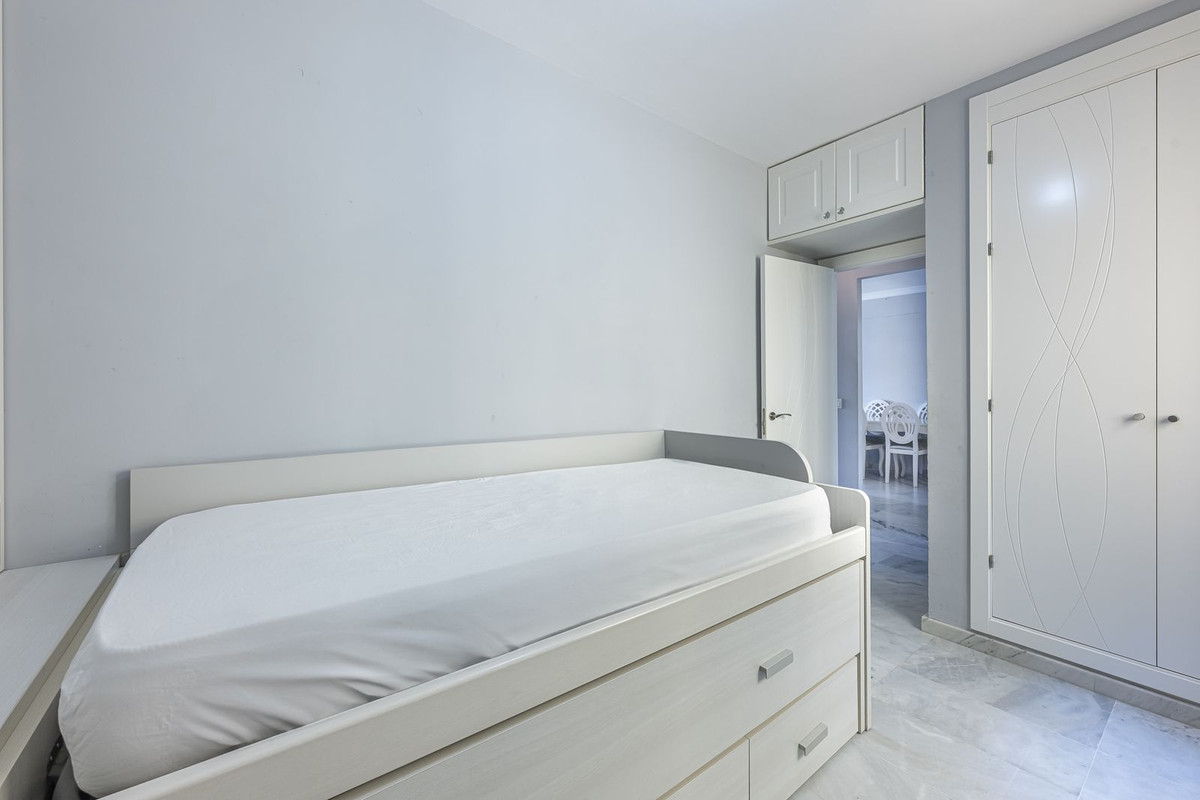 Se vende Apartamento Planta Media de 3 dormitorios en Costa Del Sol, Málaga, España