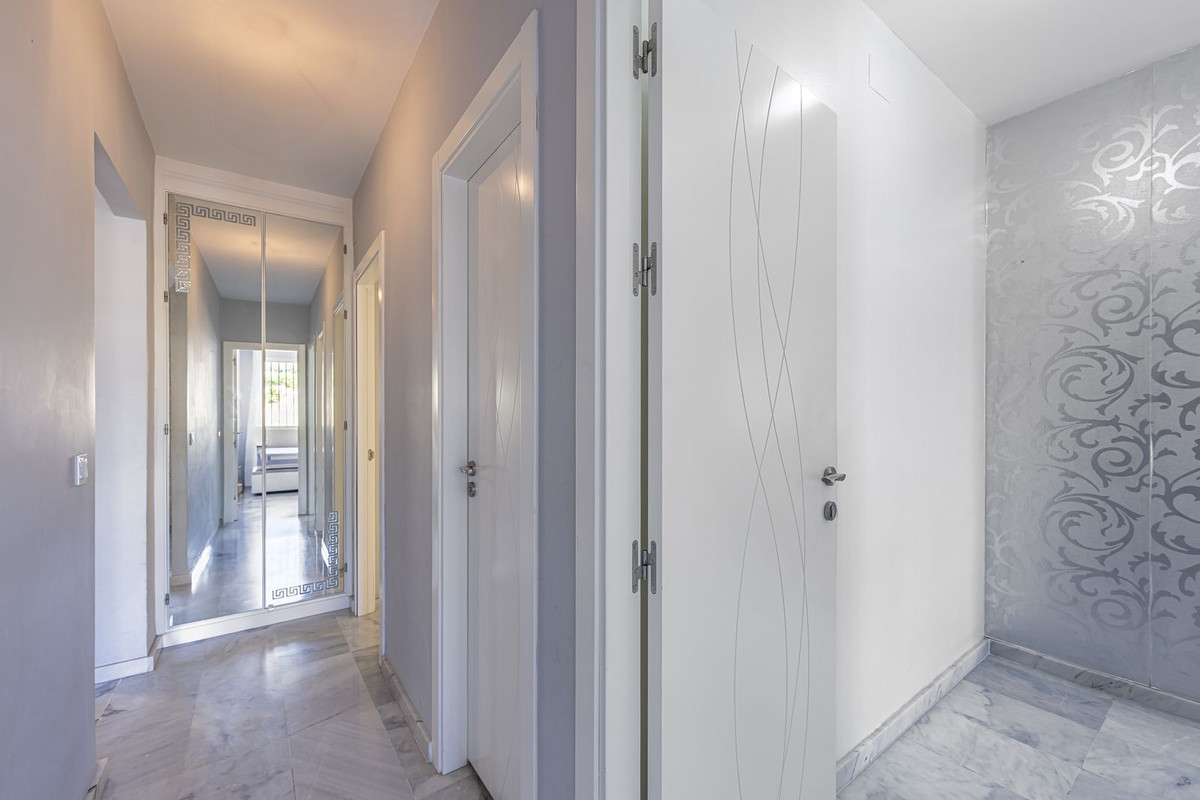 Se vende Apartamento Planta Media de 3 dormitorios en Costa Del Sol, Málaga, España