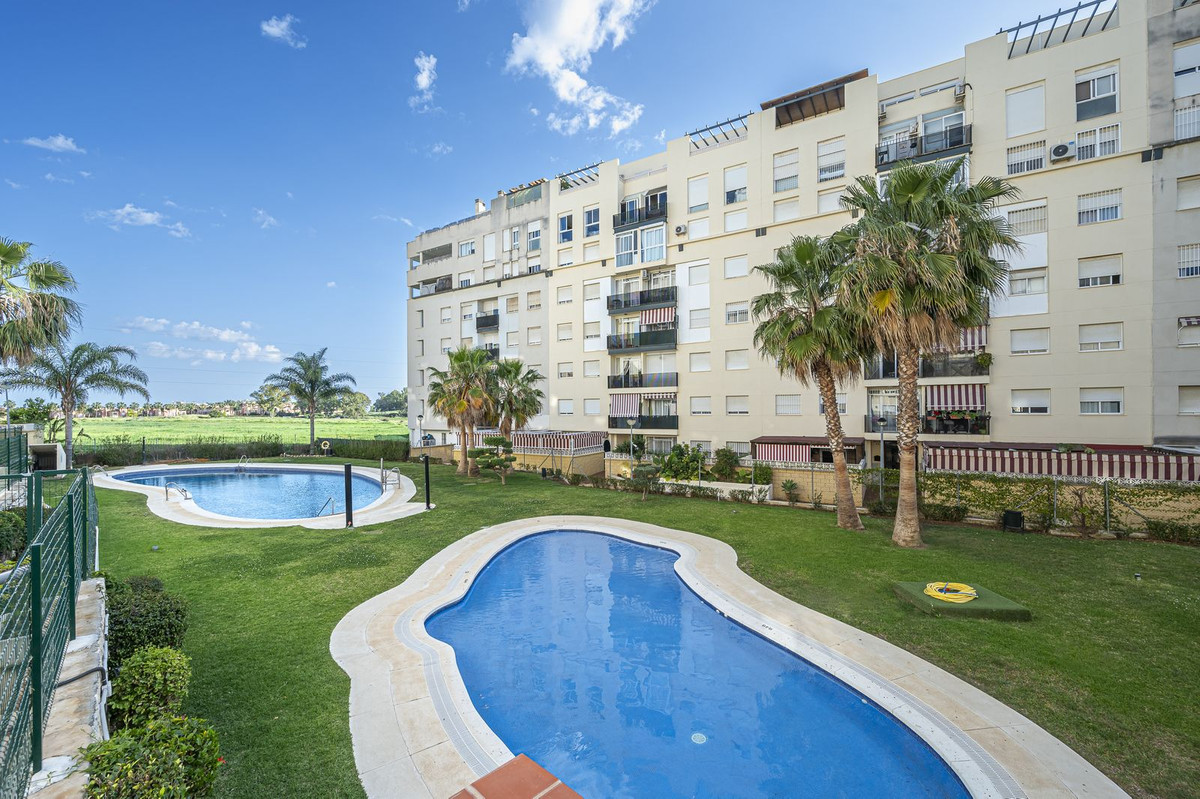 Se vende Apartamento Planta Media de 3 dormitorios en Costa Del Sol, Málaga, España