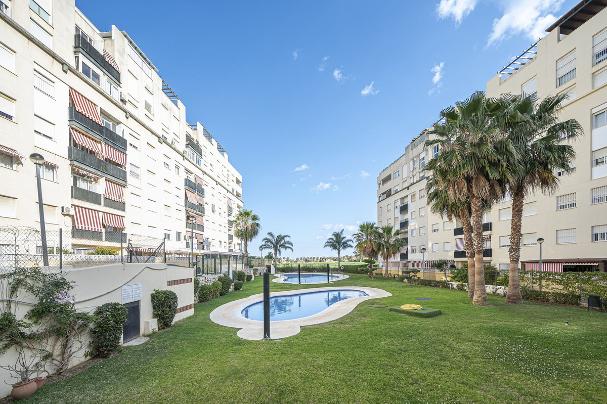 Se vende Apartamento Planta Media de 3 dormitorios en Costa Del Sol, Málaga, España