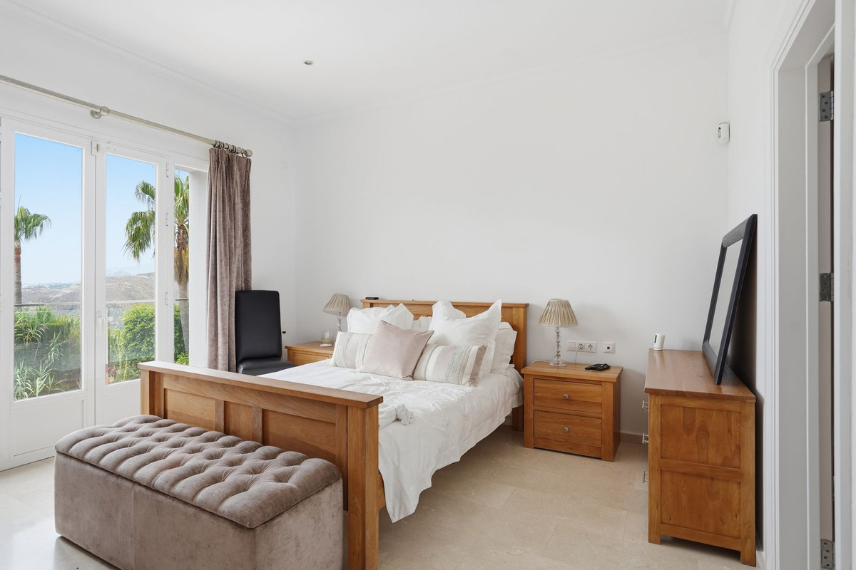 4 Bed Townhouse for sale in Istán Costa Del Sol, Málaga, Spain