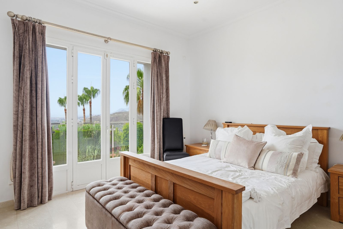 4 Bed Townhouse for sale in Istán Costa Del Sol, Málaga, Spain