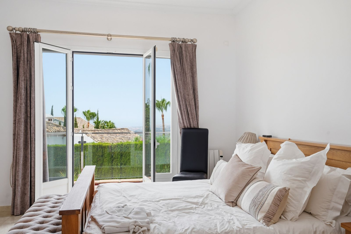 4 Bed Townhouse for sale in Istán Costa Del Sol, Málaga, Spain