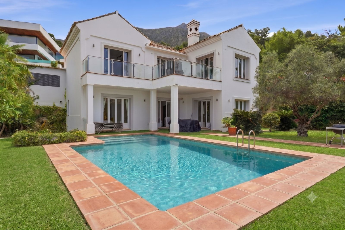 4 Bed Townhouse for sale in Istán Costa Del Sol, Málaga, Spain