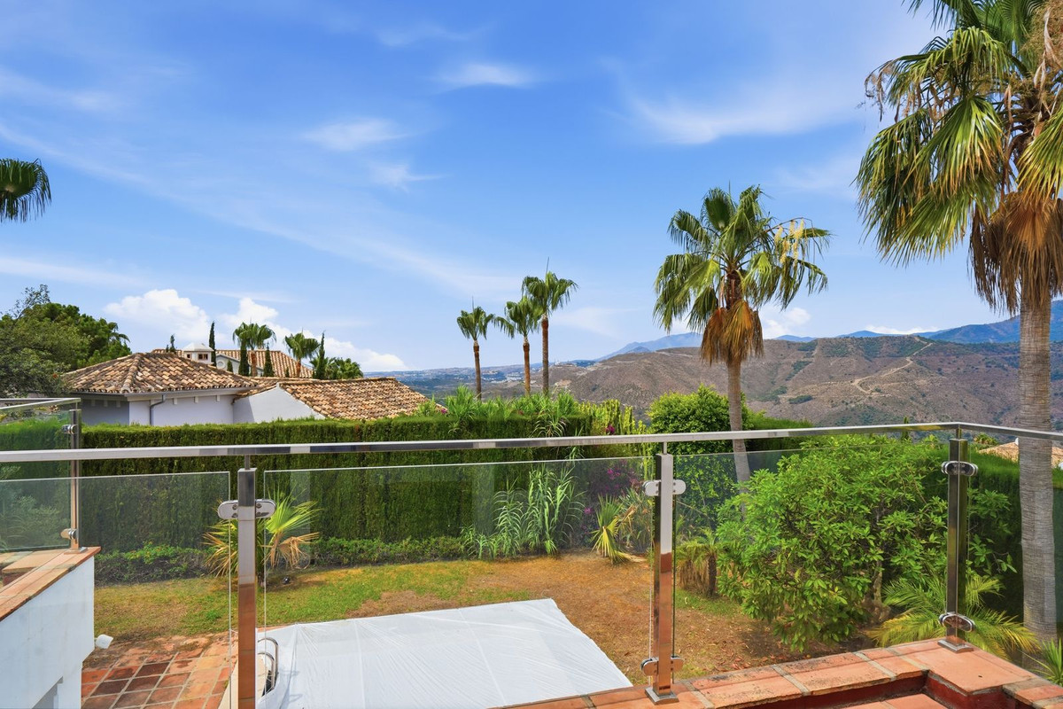 4 Bed Townhouse for sale in Istán Costa Del Sol, Málaga, Spain