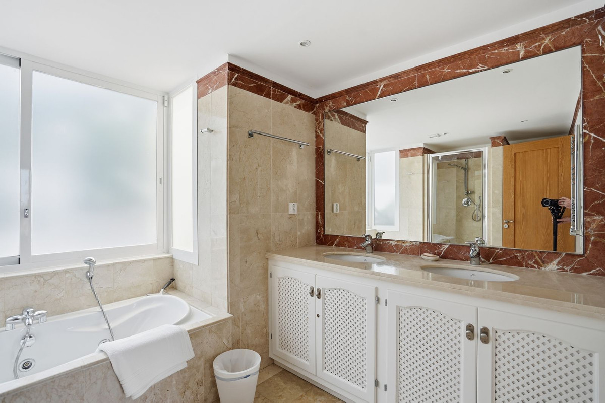 4 Bed Townhouse for sale in Istán Costa Del Sol, Málaga, Spain
