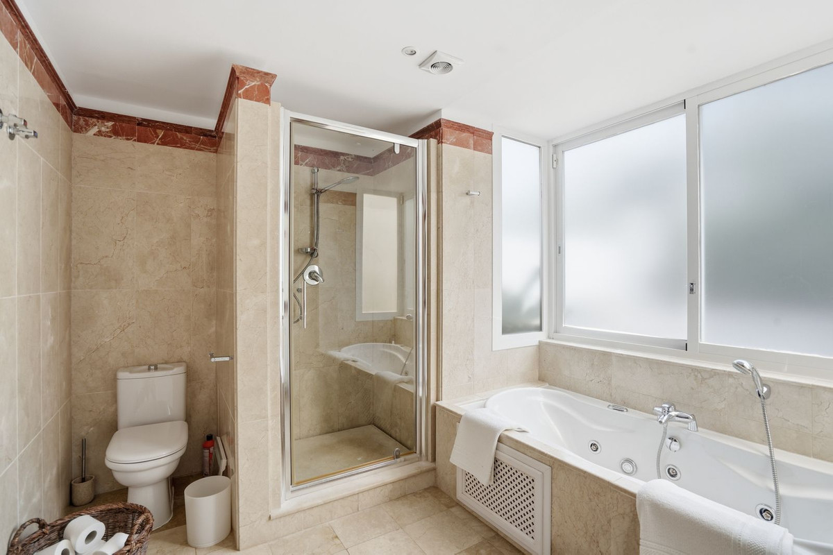 4 Bed Townhouse for sale in Istán Costa Del Sol, Málaga, Spain