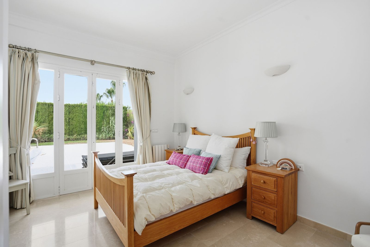 4 Bed Townhouse for sale in Istán Costa Del Sol, Málaga, Spain