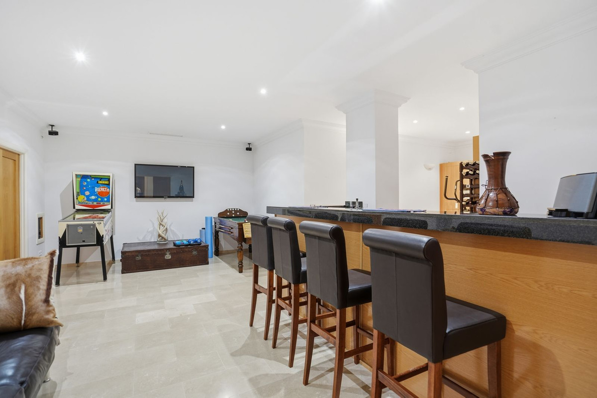 4 Bed Townhouse for sale in Istán Costa Del Sol, Málaga, Spain