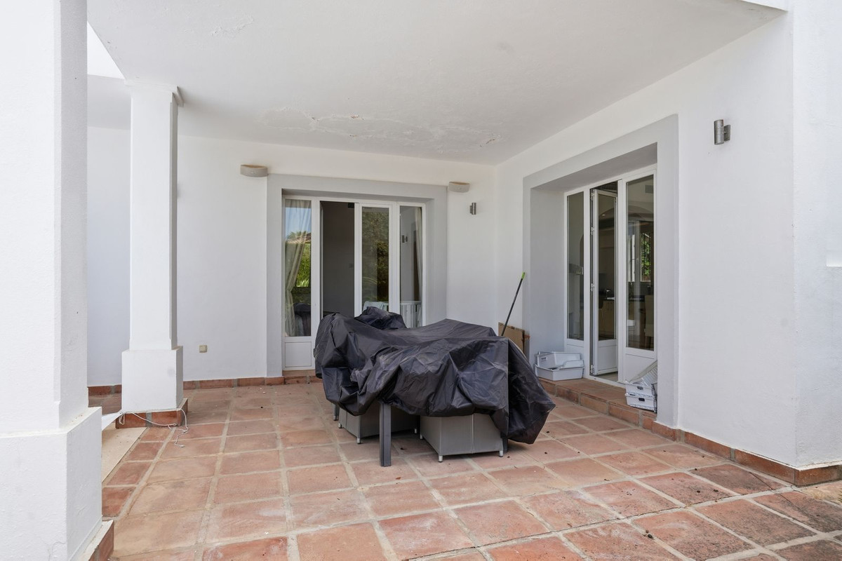 4 Bed Townhouse for sale in Istán Costa Del Sol, Málaga, Spain